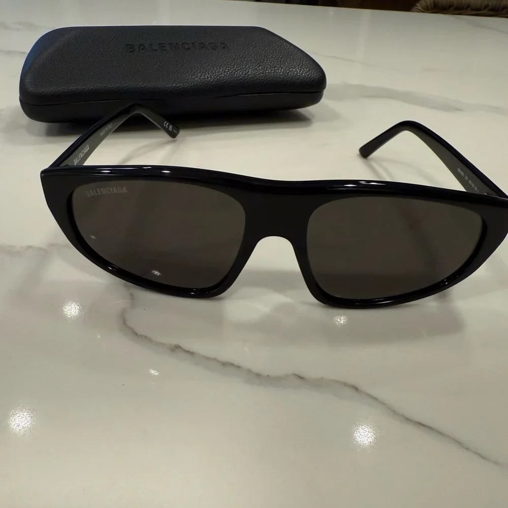 Balenciaga Black Designer Sunglasses - Picture 5 of 10
